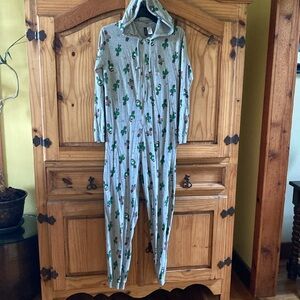 Women’s H&M Divided gray green christmas cactus one piece hooded pajamas size 6